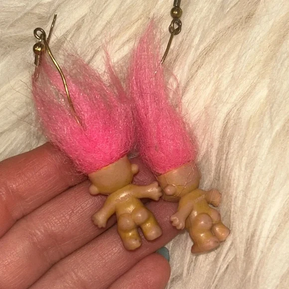 90โs vintage pink hair troll kitschy doll earrings - Picture 3 of 3